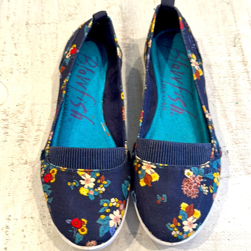 Floral Blowfish slip on shoes. Right is 8.5, left is 9.